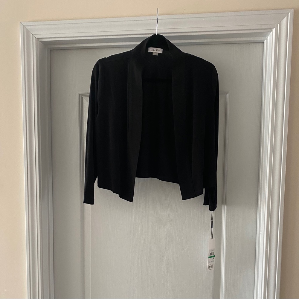 Black long sleeve short jacket